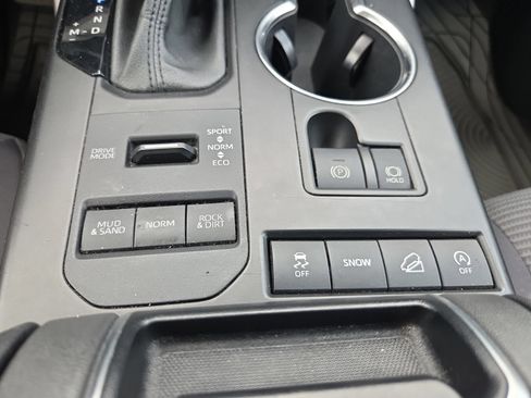Used 2021 Toyota Highlander LE AWD/4WD image 25