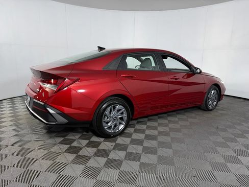 Used 2025 Hyundai Elantra Hybrid FWD image 7