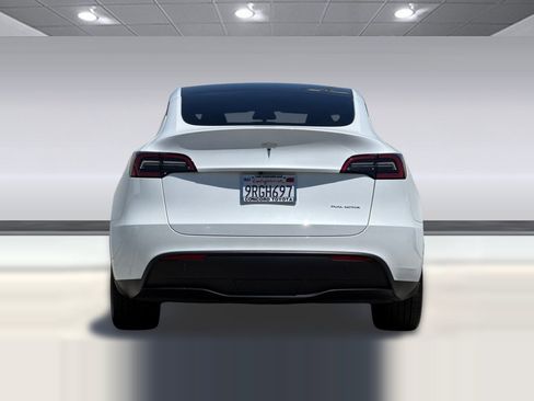 Used 2023 Tesla Model Y Long Range AWD/4WD image 9