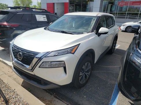 Certified 2021 Nissan Rogue SV image 3