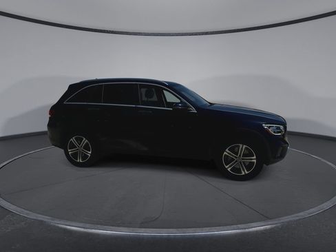 Used 2021 Mercedes-Benz GLC 300 image 2
