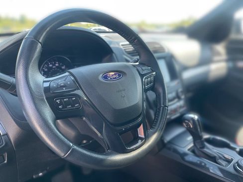 Used 2019 Ford Explorer XLT w/ Equipment Group 202A AWD/4WD image 9
