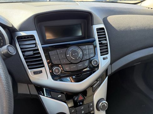 Used 2015 Chevrolet Cruze LT image 28