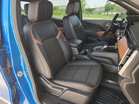 Used 2024 GMC Canyon AT4 w/ Canyon Safety Plus Package AWD/4WD image 16