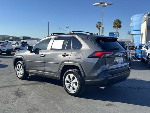 Used 2019 Toyota RAV4 LE image 3