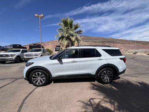 Used 2026 Ford Explorer ST-Line AWD/4WD image 2