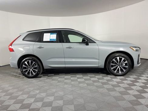Used 2025 Volvo XC60 B5 Plus image 11