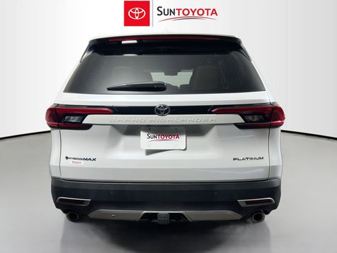 Used 2024 Toyota Grand Highlander AWD Hybrid image 5