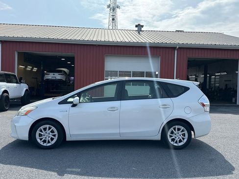 Used 2013 Toyota Prius V Three image 5