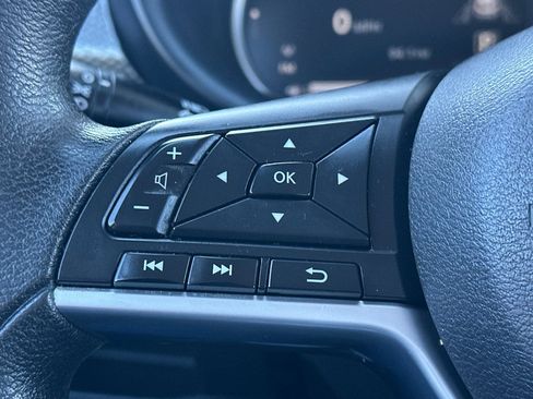 Used 2020 Nissan Kicks SV image 25