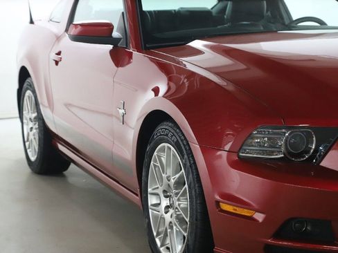 Used 2013 Ford Mustang Premium image 9