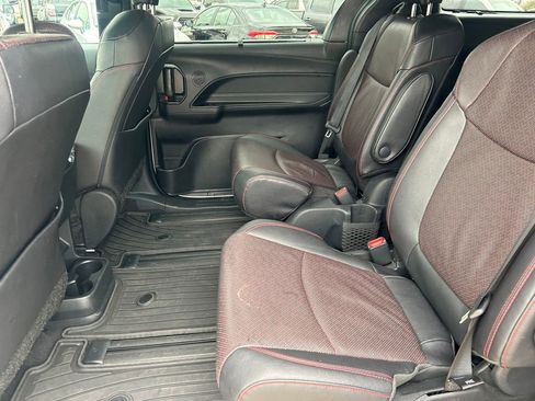 Used 2025 Toyota Sienna XSE w/ XSE Premium Package image 17