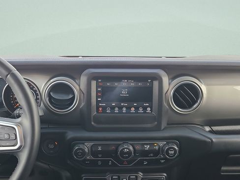 Used 2018 Jeep Wrangler Unlimited Sahara w/ LED Lighting Group AWD/4WD image 14