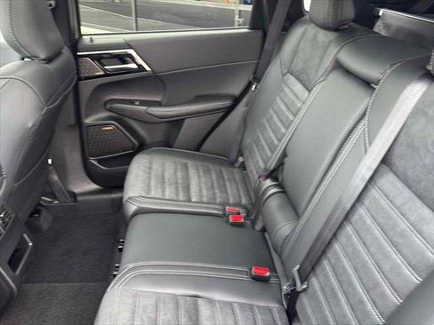 New 2026 Mitsubishi Outlander SE image 31