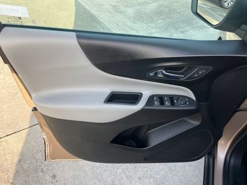 Used 2019 Chevrolet Equinox LS w/ LS Convenience Package FWD image 12
