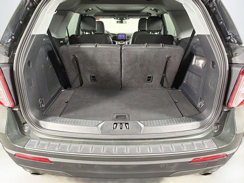 Used 2022 Ford Explorer XLT w/ Equipment Group 202A image 27