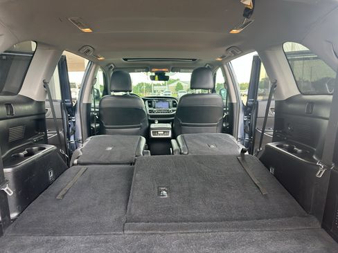 Used 2019 Toyota Highlander XLE AWD/4WD image 37