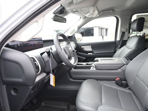 New 2026 Ford Expedition Active image 22