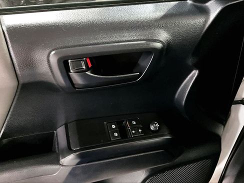 Certified 2019 Toyota Tacoma SR AWD/4WD image 32