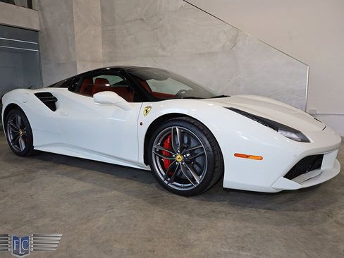 Used 2019 Ferrari 488 Spider image 46
