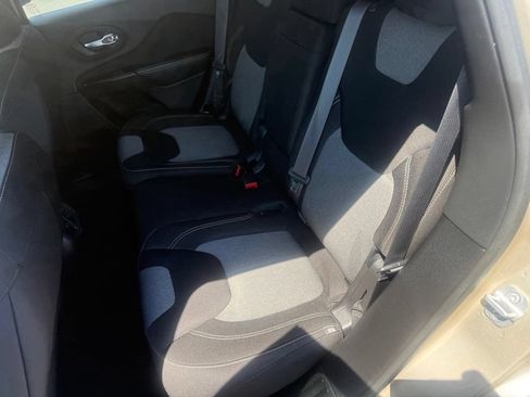 Used 2014 Jeep Cherokee Latitude w/ Comfort/Convenience Group AWD/4WD image 35