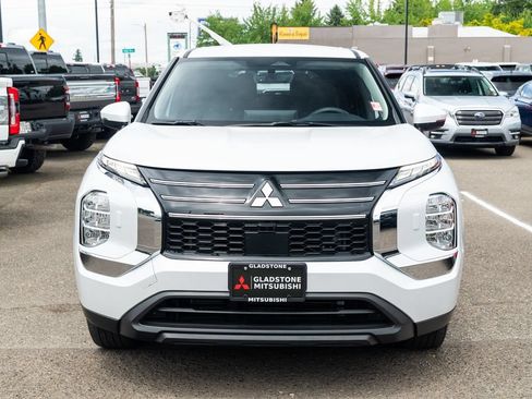 Used 2025 Mitsubishi Outlander ES AWD/4WD image 2