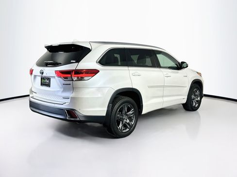Used 2018 Toyota Highlander Limited Platinum AWD/4WD image 9