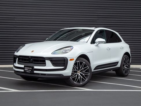 Used 2026 Porsche Macan AWD/4WD image 1