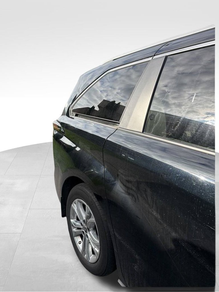 Used 2022 Toyota Sienna Platinum AWD/4WD image 7