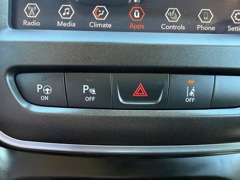 Used 2021 Jeep Cherokee Trailhawk w/ Technology Group AWD/4WD image 38
