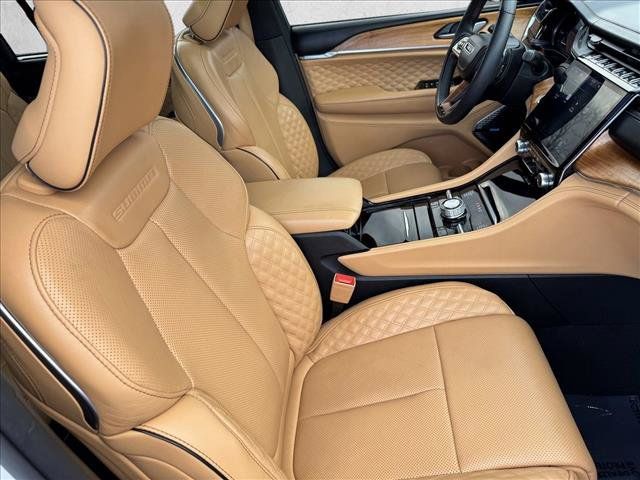 Used 2025 Jeep Grand Cherokee L Summit AWD/4WD image 21