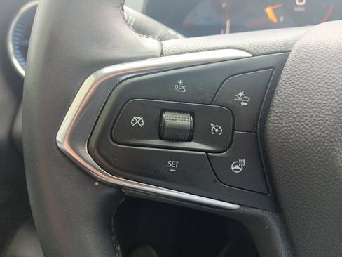Used 2025 Chevrolet Trax LT w/ LT Convenience Package FWD image 15