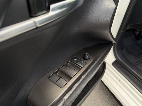 Used 2021 Toyota Camry SE image 10