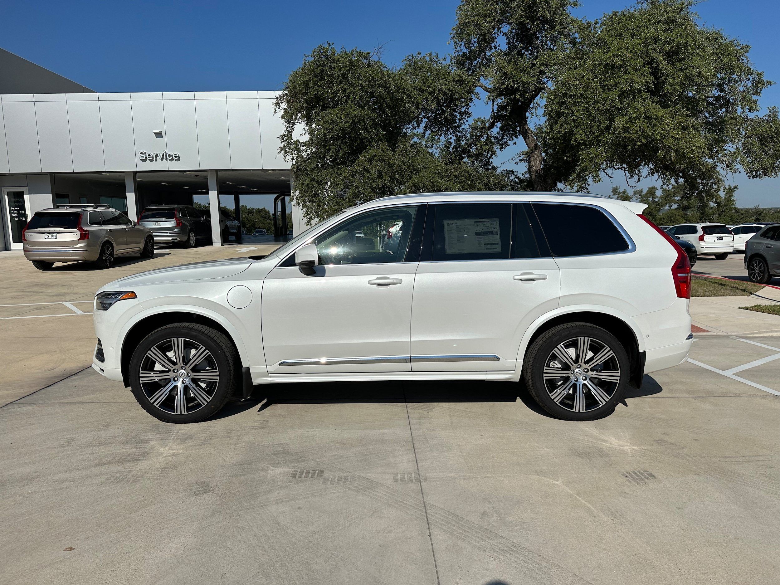 Used 2025 Volvo XC90 T8 Plus w/ Protection Package Premier AWD/4WD image 3