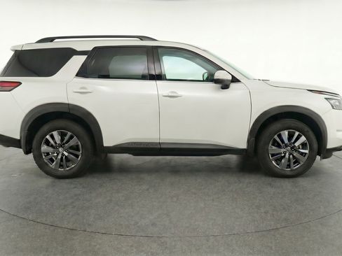 Used 2025 Nissan Pathfinder SV AWD/4WD image 11