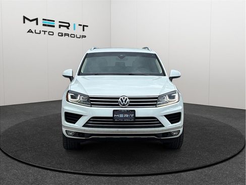 Used 2017 Volkswagen Touareg Sport AWD/4WD image 3