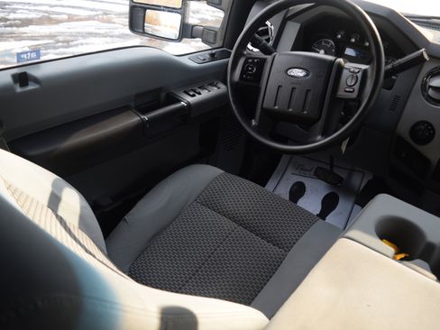 Used 2016 Ford F250 XLT w/ Camper Package image 2