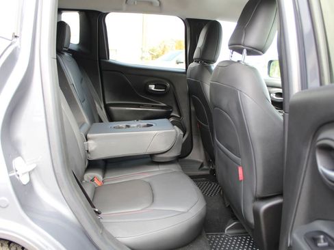 Used 2022 Jeep Renegade Trailhawk image 12