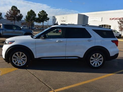 Used 2021 Ford Explorer Limited w/ Equipment Group 301A image 9