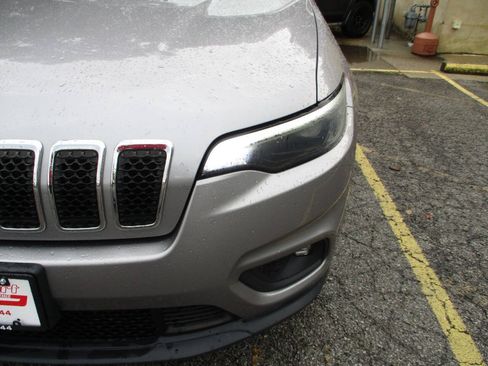 Used 2019 Jeep Cherokee Latitude w/ Popular Appearance Group AWD/4WD image 24