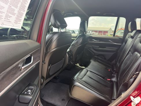 Used 2025 Jeep Grand Cherokee Limited AWD/4WD image 30