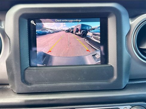 Used 2021 Jeep Gladiator Willys image 14