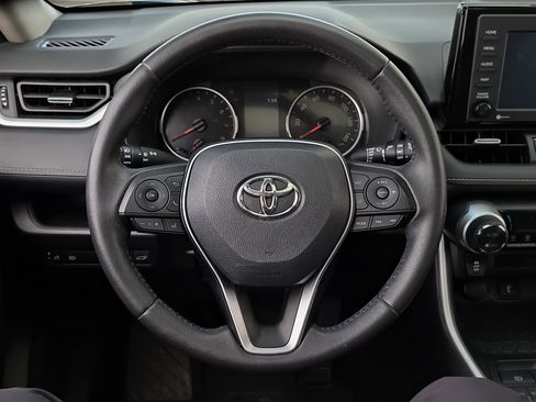 Used 2021 Toyota RAV4 XLE Premium image 16