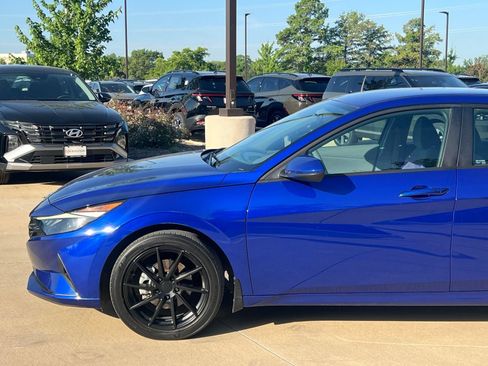Used 2023 Hyundai Elantra SEL w/ Convenience Package FWD image 7