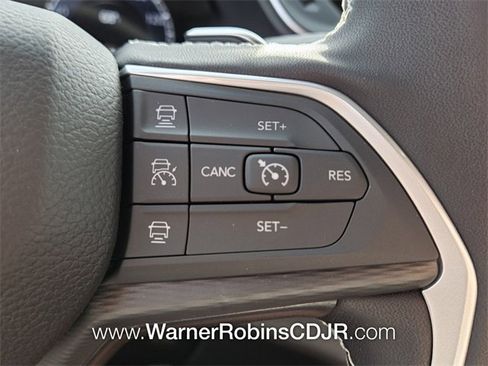 New 2025 Jeep Grand Cherokee L Laredo image 25