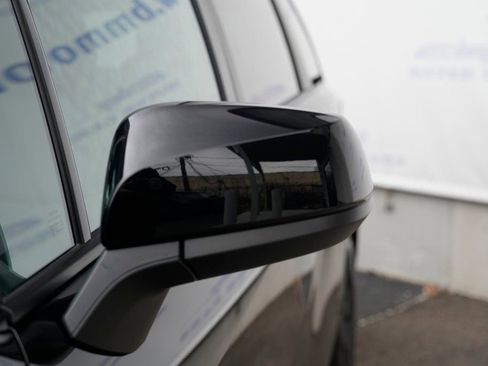 Used 2025 Toyota Sienna XLE Woodland Edition image 10