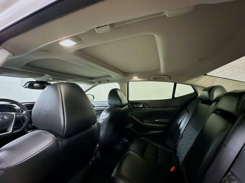 Used 2022 Nissan Maxima Platinum w/ Sport Mat Group FWD image 12