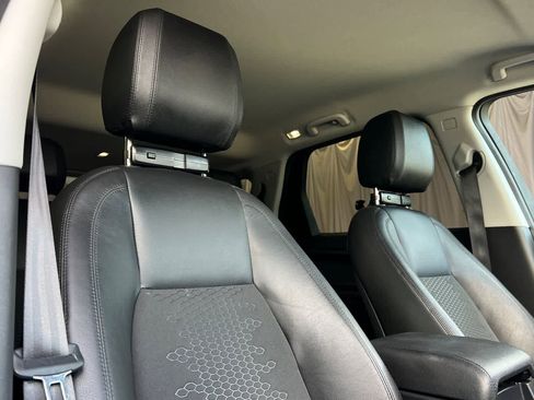 Used 2018 Land Rover Discovery Sport SE AWD/4WD image 19