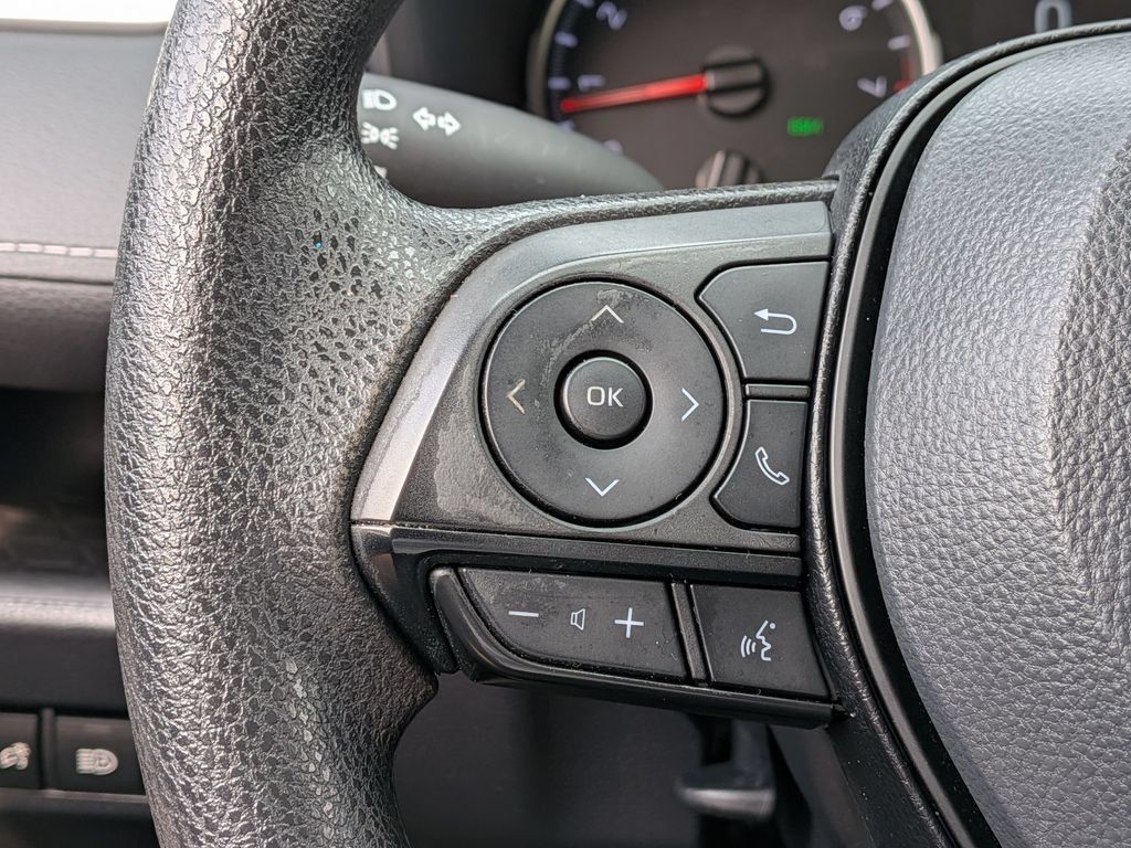 Used 2022 Toyota RAV4 LE AWD/4WD image 26