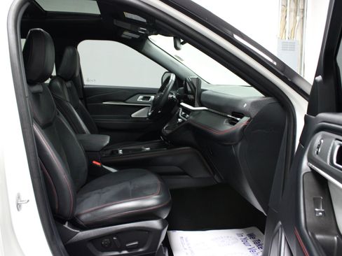 Used 2025 Ford Explorer ST AWD/4WD image 17